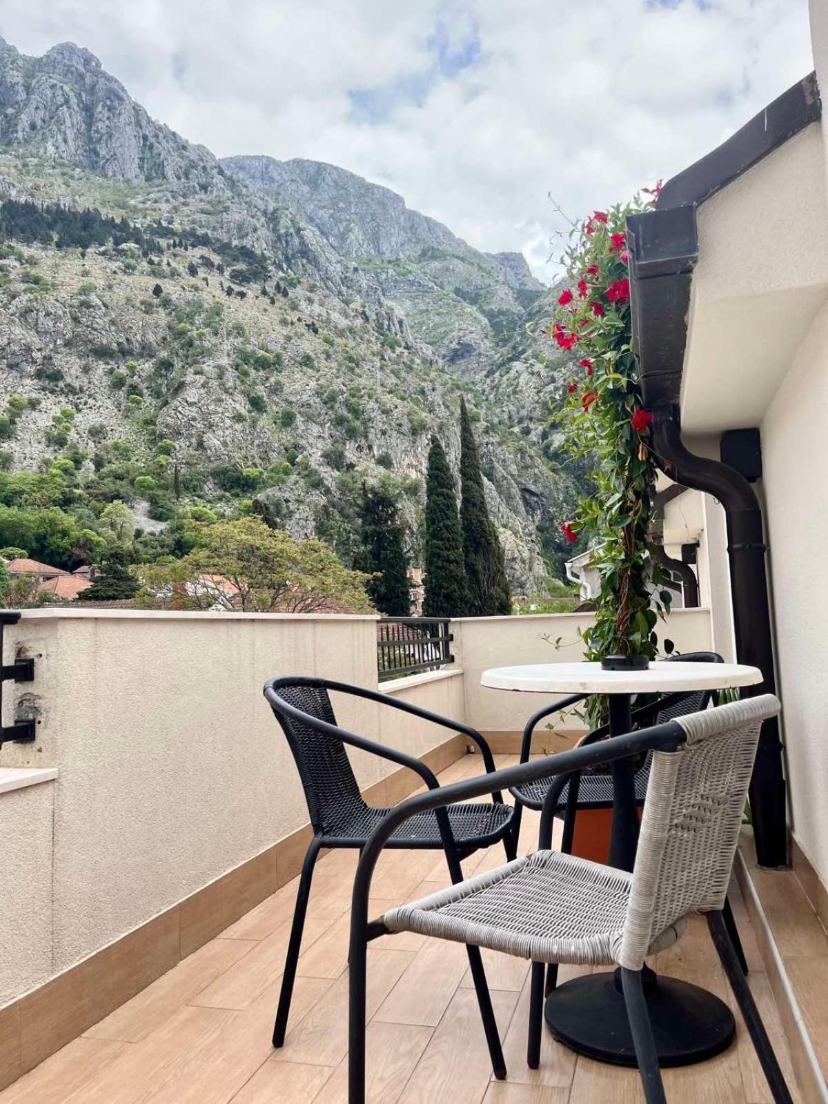 Garni Hotel Tianis Kotor Eksteriør bilde