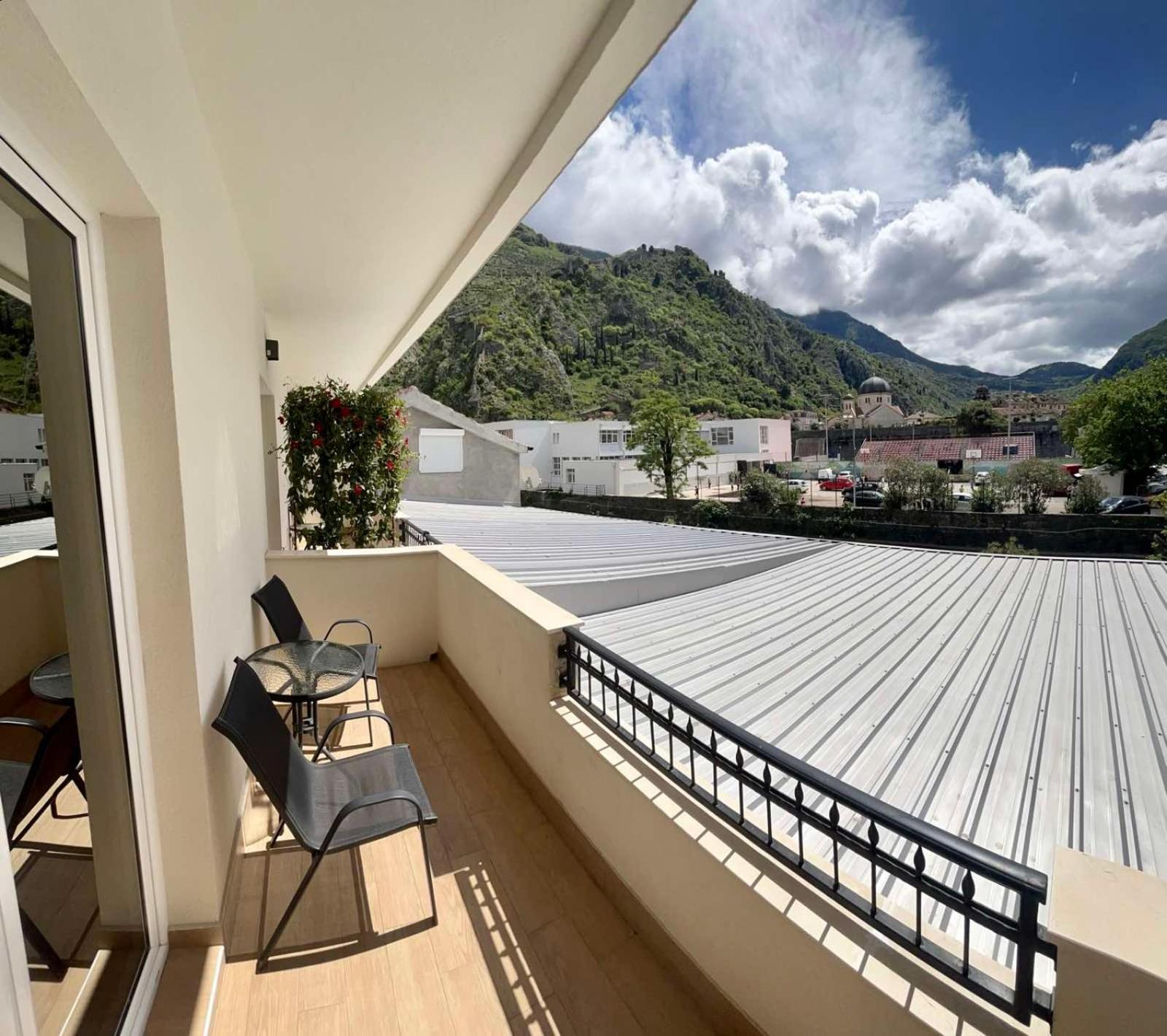 Garni Hotel Tianis Kotor Eksteriør bilde