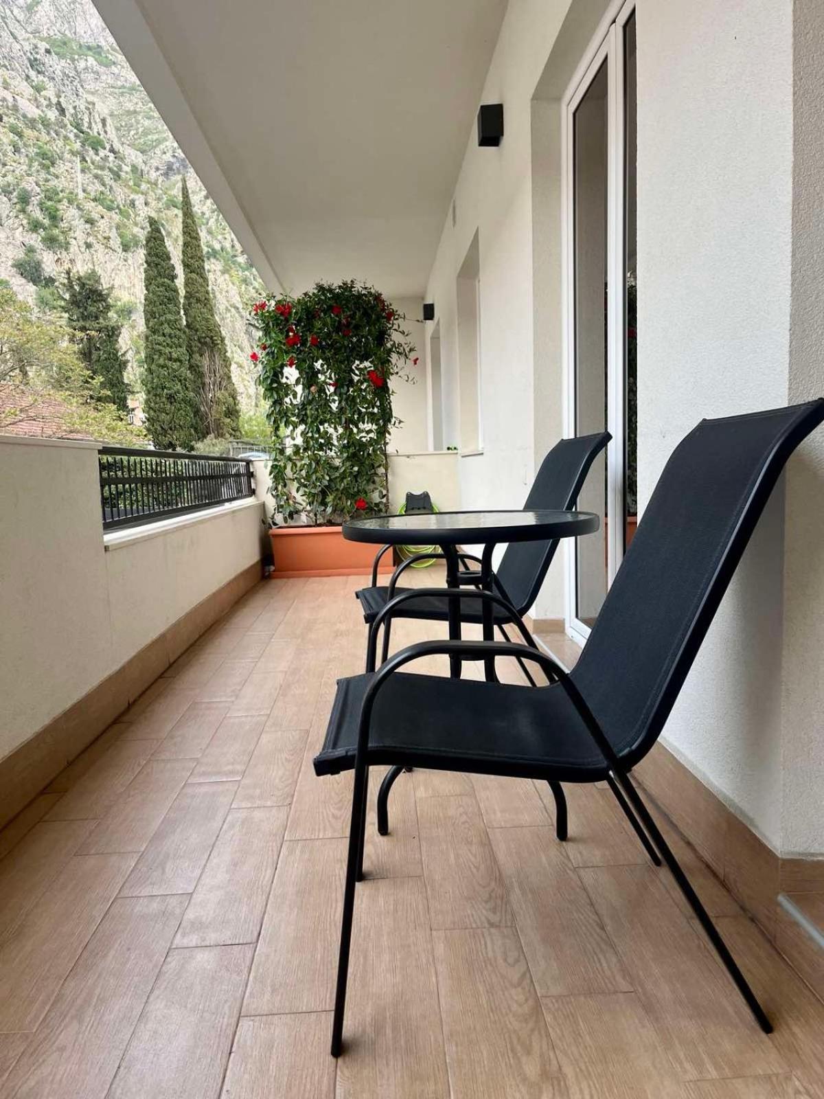 Garni Hotel Tianis Kotor Eksteriør bilde